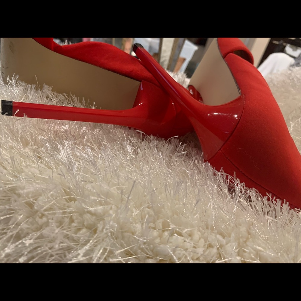 RED PUMP HEELS - Picture 11 of 15